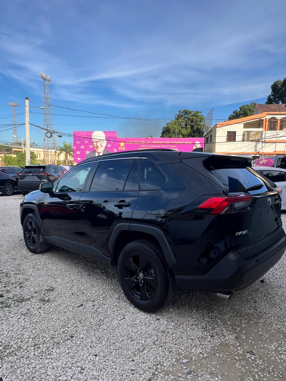 TOYOTA RAV4 XLE 2021